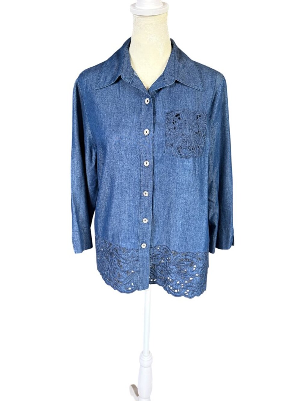 Alfred Dunner embroidered blue denim button down collared 3/4 sleeve shirt 6P